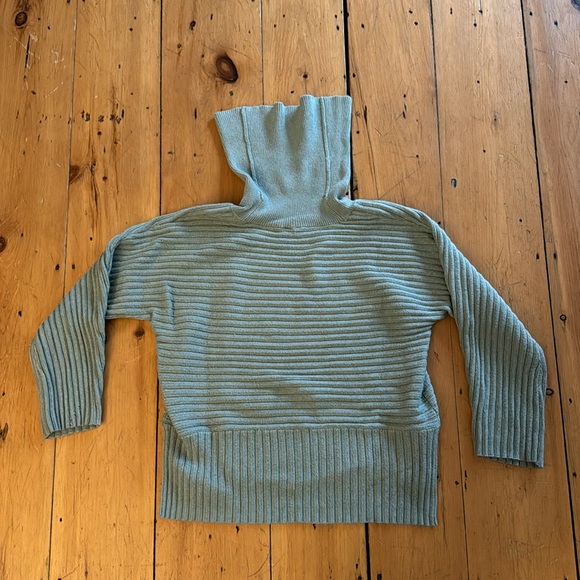Anthropologie Ribbed Turtleneck
Color: GREEN
Size: M Petite - Picture 5 of 7